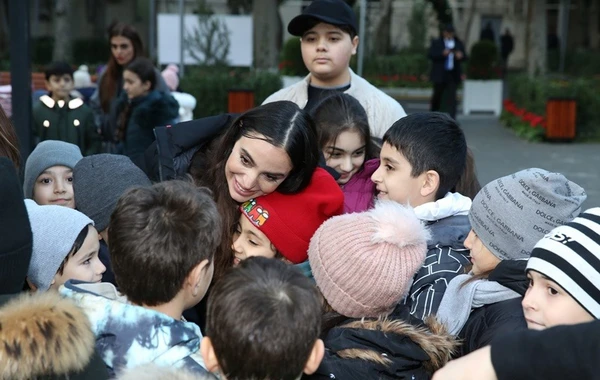 Leyla Əliyevanın iştirakı ilə “Bizim həyət” layihəsi çərçivəsində daha iki həyət yenilənərək sakinlərin istifadəsinə verilib - FOTO