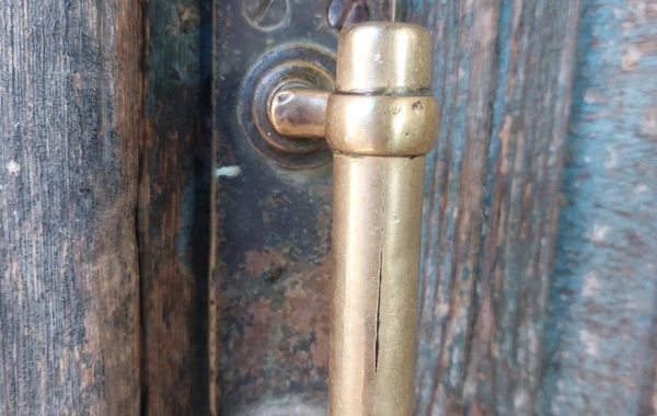 Astarada üçəsrlik ev dağılmaq üzrədir - FOTO