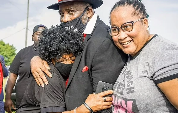 ABŞ-də 44 il haqsız yerə həbs yatan şəxsə 25 milyon dollar təzminat ödəniləcək - FOTO