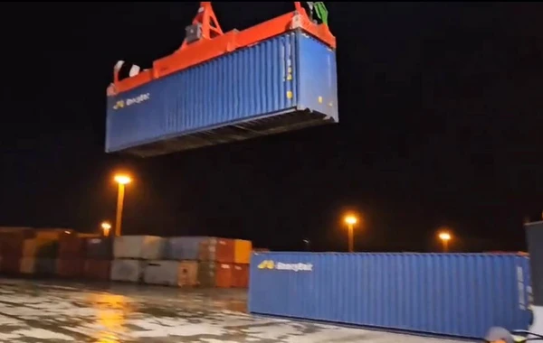 Çindən göndərilən blok qatar Bakı Limanına çatıb - FOTO