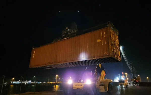 Çindən göndərilən blok qatar Bakı Limanına çatıb - FOTO