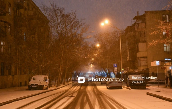 Bakının soyuq havasını isidən qar mənzərələri - FOTO