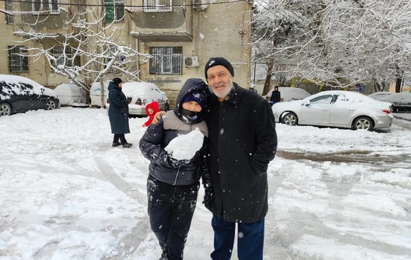 Qarlı Bakıdan maraqlı görüntülər - FOTO