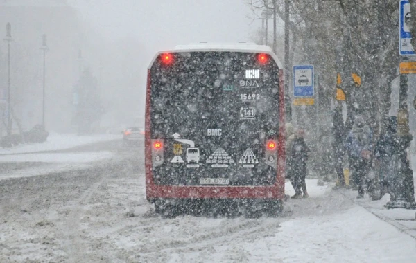 AYNA: Yollar qardan təmizləndikcə avtobusların xəttə buraxılması təmin olunur