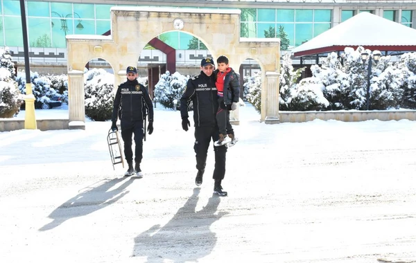 Quba polisi qarlı hava ilə bağlı gücləndirilmiş rejimdə çalışır - FOTO