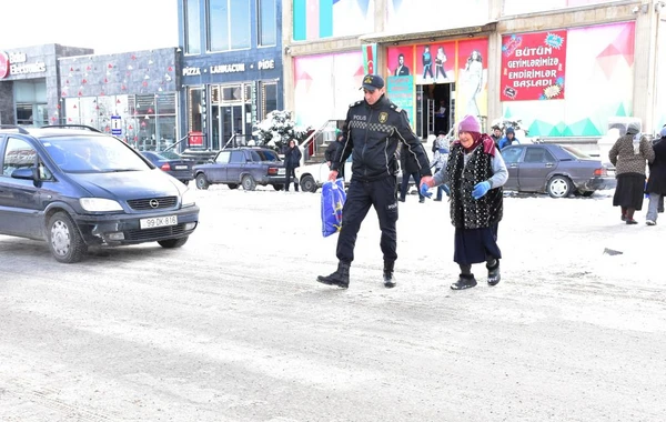 Quba polisi qarlı hava ilə bağlı gücləndirilmiş rejimdə çalışır - FOTO