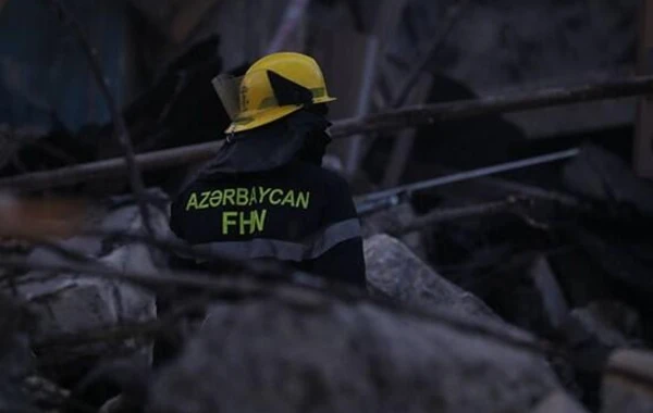 Sex müdiri ilə bir qadın dağıntılar altında qalıb