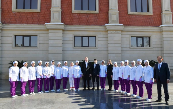 İlham Əliyev Lənkəranda qənnadı məhsullarının istehsalı müəssisəsinin fəaliyyəti ilə tanış olub - YENİLƏNİB - FOTO