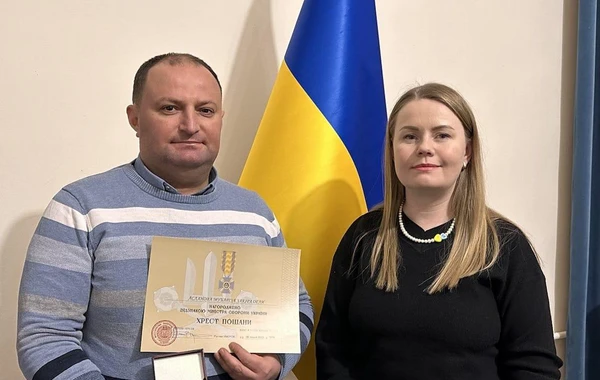 Baku TV-nin xüsusi müxbiri Ukraynanın "Şərəf Xaçı" medalı ilə təltif edilib - FOTO
