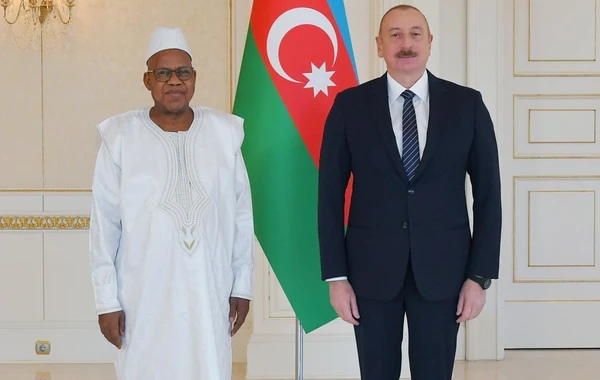 İlham Əliyev Syerra-Leonenin ölkəmizdə yeni təyin olunmuş səfirinin etimadnaməsini qəbul edib - FOTO - YENİLƏNİB