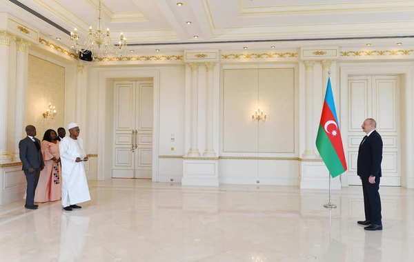 İlham Əliyev Syerra-Leonenin ölkəmizdə yeni təyin olunmuş səfirinin etimadnaməsini qəbul edib - FOTO - YENİLƏNİB