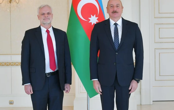 İlham Əliyev ABŞ-ın ölkəmizdə yeni təyin olunmuş səfirinin etimadnaməsini qəbul edib - FOTO - YENİLƏNİB