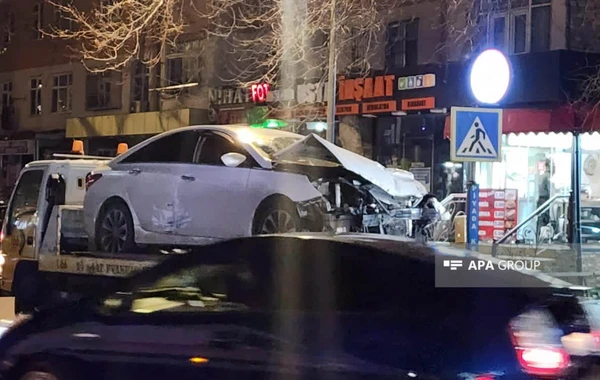 В Баку автомобиль МЧС попал в ДТП, есть пострадавшие - ФОТО