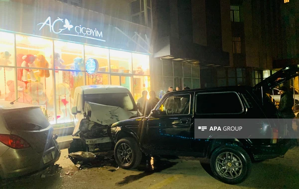 Bakıda 3 maşın toqquşub, xəsarət alan var - FOTO