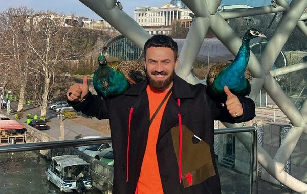 Müğənni Zamiqin Tiflis gəzintisi - FOTO
