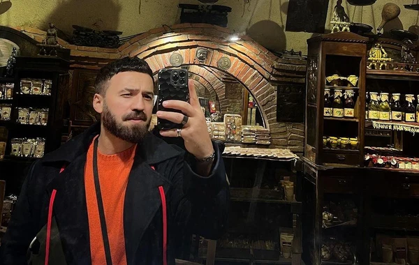 Müğənni Zamiqin Tiflis gəzintisi - FOTO