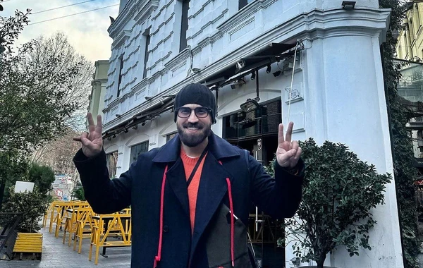 Müğənni Zamiqin Tiflis gəzintisi - FOTO