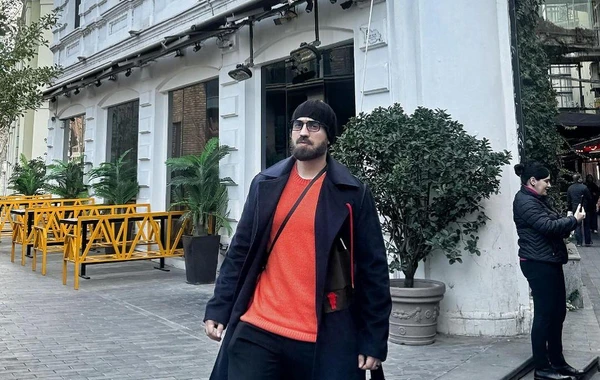 Müğənni Zamiqin Tiflis gəzintisi - FOTO