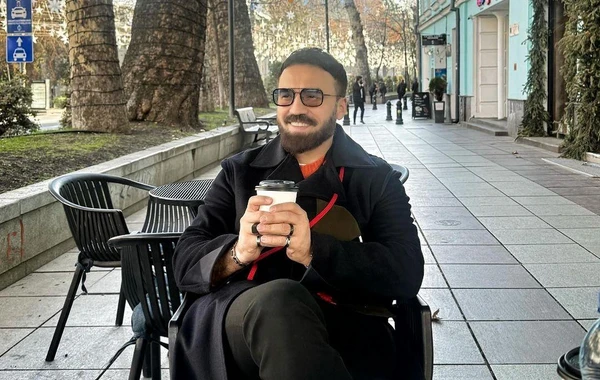 Müğənni Zamiqin Tiflis gəzintisi - FOTO