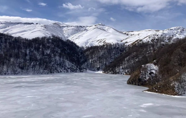Высокогорное озеро на западе Азербайджана замерзло - ФОТО