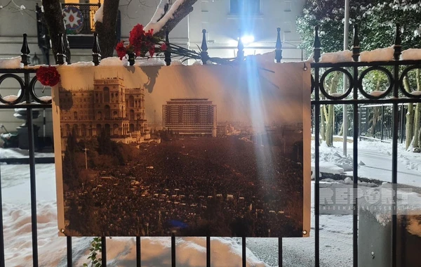Azərbaycanın ABŞ-dəki səfirliyi 20 Yanvar faciəsi ilə bağlı sərgi keçirib - FOTO