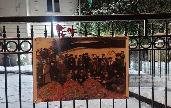 Azərbaycanın ABŞ-dəki səfirliyi 20 Yanvar faciəsi ilə bağlı sərgi keçirib - FOTO