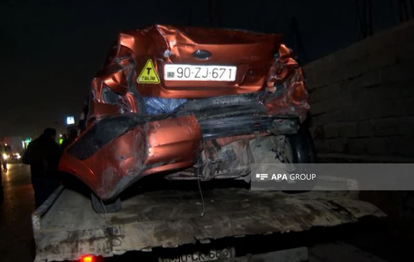 Bakıda “Land Rover” sürücüsü qəza törətdi, sərnişini döydü - FOTO