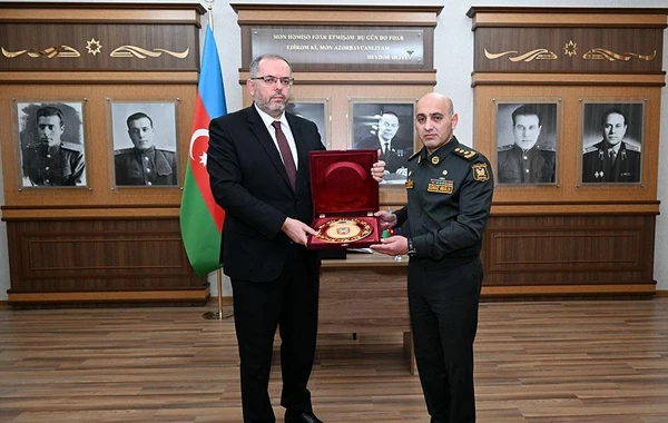 Азербайджан и Турция обсудили сотрудничество в области военного образования
