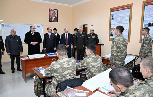 Азербайджан и Турция обсудили сотрудничество в области военного образования