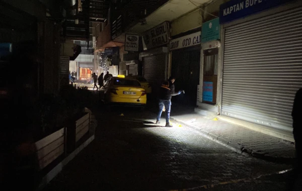 İstanbulda gecə klubunda silahlı insident: 2-si polis olmaqla, 5 nəfər yaralandı - VİDEO