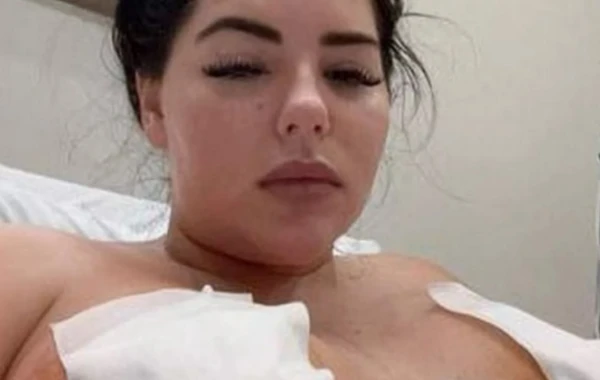 Plastik əməliyyat etdirən 22 yaşlı modelin sinəsi çürüyür - FOTO