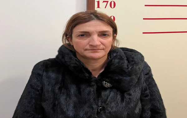Sosial yardım və pensiya düzəltmək adı ilə pulları mənimsəyən qadın ƏLƏ KEÇDİ - FOTO