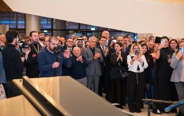 Heydər Əliyev Mərkəzində gürcü rəssamın sərgisi açılıb - FOTO