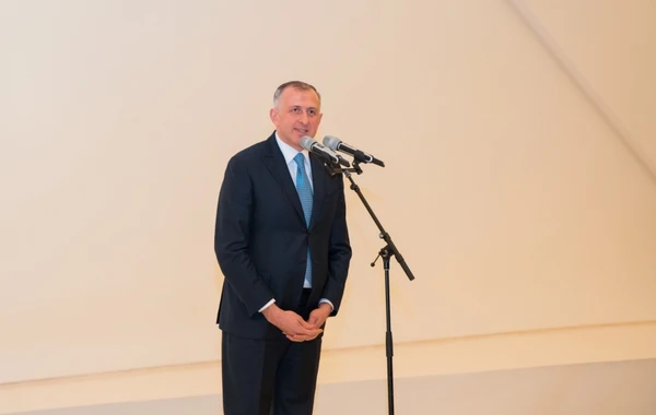 Heydər Əliyev Mərkəzində gürcü rəssamın sərgisi açılıb - FOTO