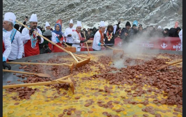 450 kq sosiska və 3000 yumurtadan yemək hazırlandı - FOTO
