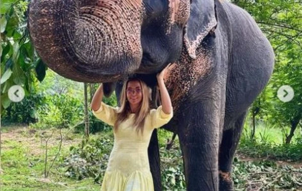 İvana Sertin Şri-Lanka istirahəti - Fil ilə əyləncəli görüntüləri - FOTO/VİDEO