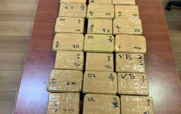 Azərbaycana qızıl-zinət əşyalarının sanitar qovşaqda gizlədilərək keçirilməsinin qarşısı alınıb - FOTO