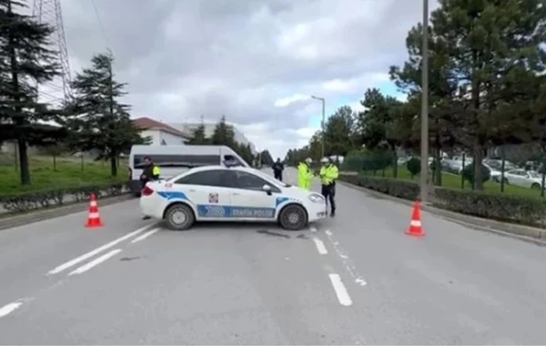 Türkiyədə fabrikə basqın: Silahlı şəxs insanları girov götürdü - FOTO