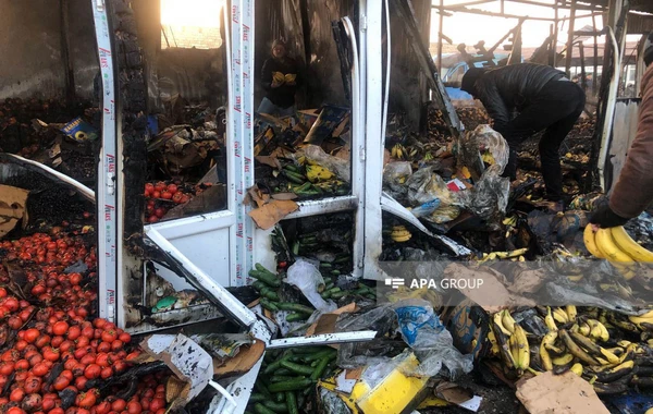 Sumqayıtda bazar yanıb - FOTO