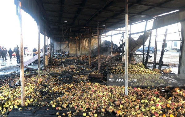 Sumqayıtda bazar yanıb - FOTO