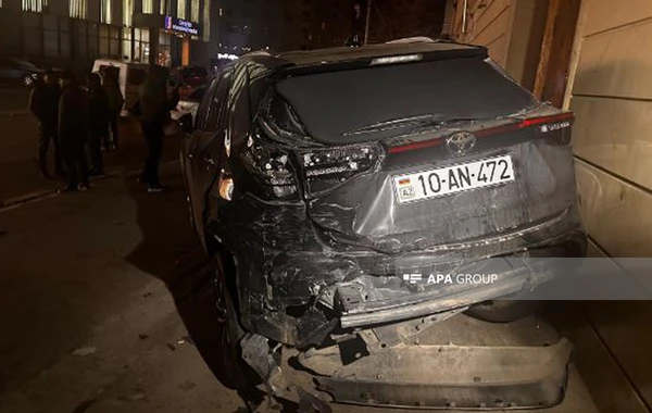 Bakıda 4 avtomobil toqquşub, xəsarət alan var - FOTO