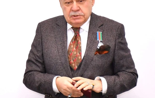 Elbay Qasımzadəyə 2-ci dərəcəli "Əmək" ordeni təqdim olunub - FOTO