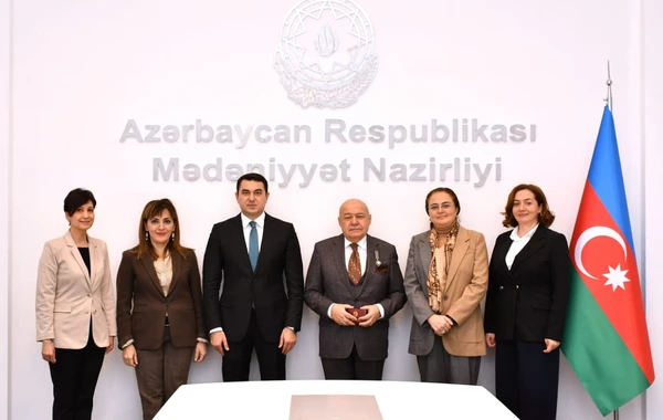 Elbay Qasımzadəyə 2-ci dərəcəli "Əmək" ordeni təqdim olunub - FOTO