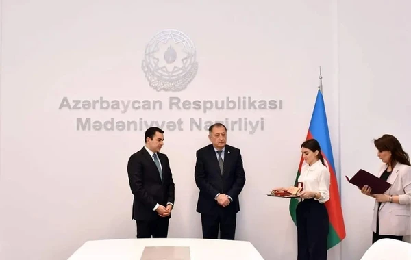 Baba Vəziroğluna “Şərəf” ordeni təqdim olundu - FOTO