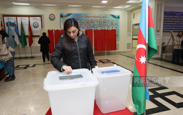 На избирательных участках наблюдается активность избирателей - ФОТОРЕПОРТАЖ