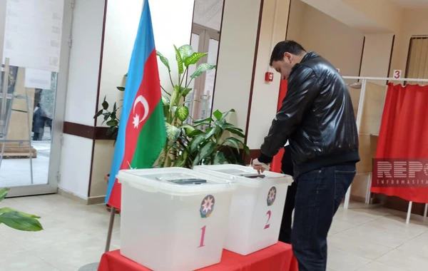В Сумгайыте проходит голосование на внеочередных президентских выборах - ФОТО