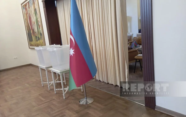 На избирательных участках в Турции началось голосование на выборах президента Азербайджана