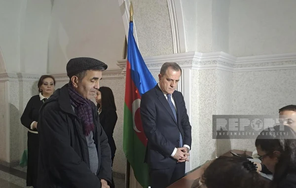 Ceyhun Bayramov növbədənkənar prezident seçkilərində səs verib - FOTO