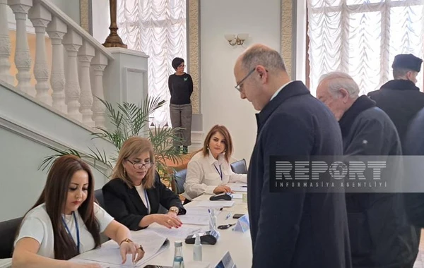 Pərviz Şahbazov səs verib - FOTO