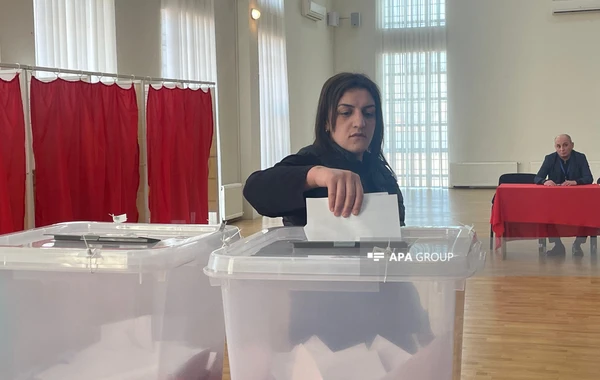 Qadın məhkumlar səs verir - FOTO